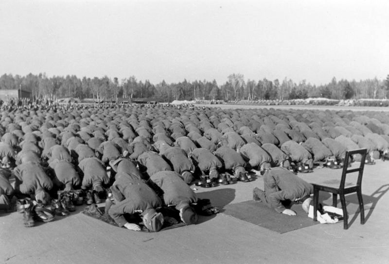 WWII Muslim Nazis in prayer